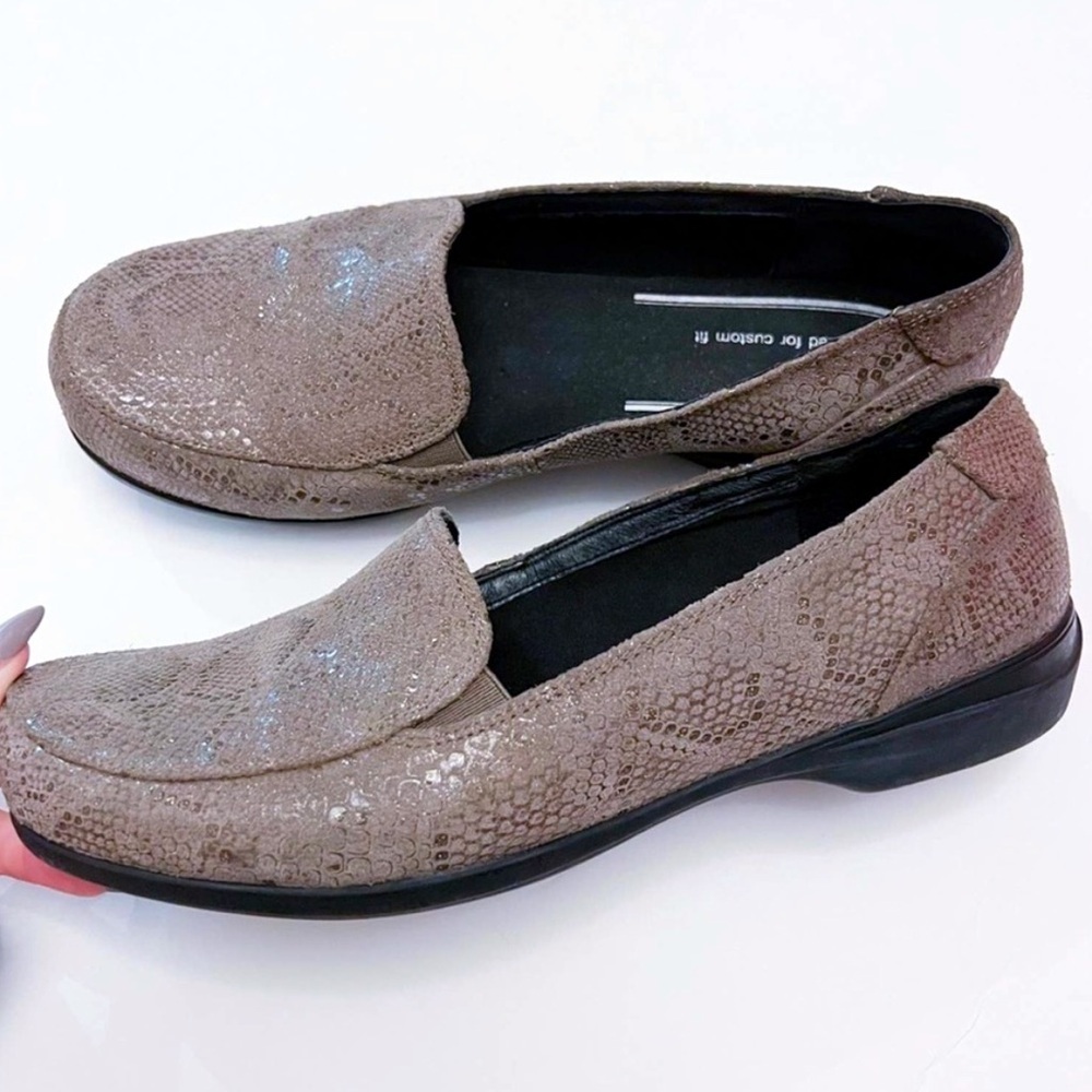 Abeo 24/7 | Avery Taupe Snakeskin Reptile Comfort
Slip On Loafers Shoes, Size 10